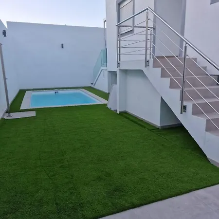 Violeta Villa *